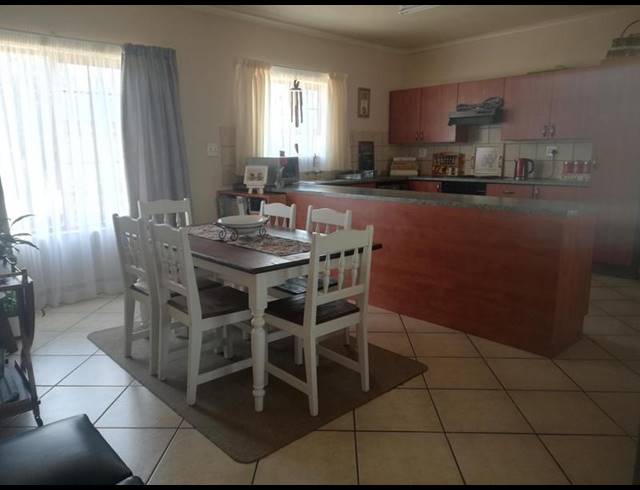 3 BEDROOM APARTMENT FOR SALE IN VAALPARK